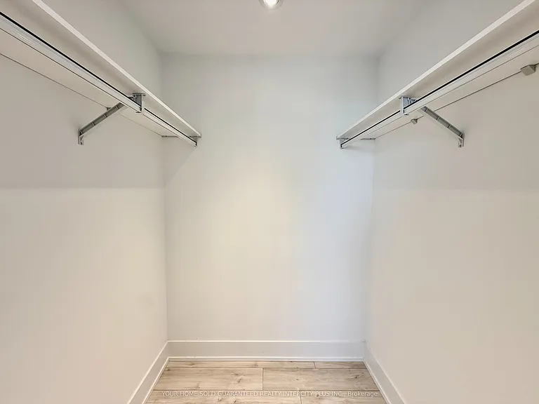 10 Inn On The Park Dr #1804 — Photo 16