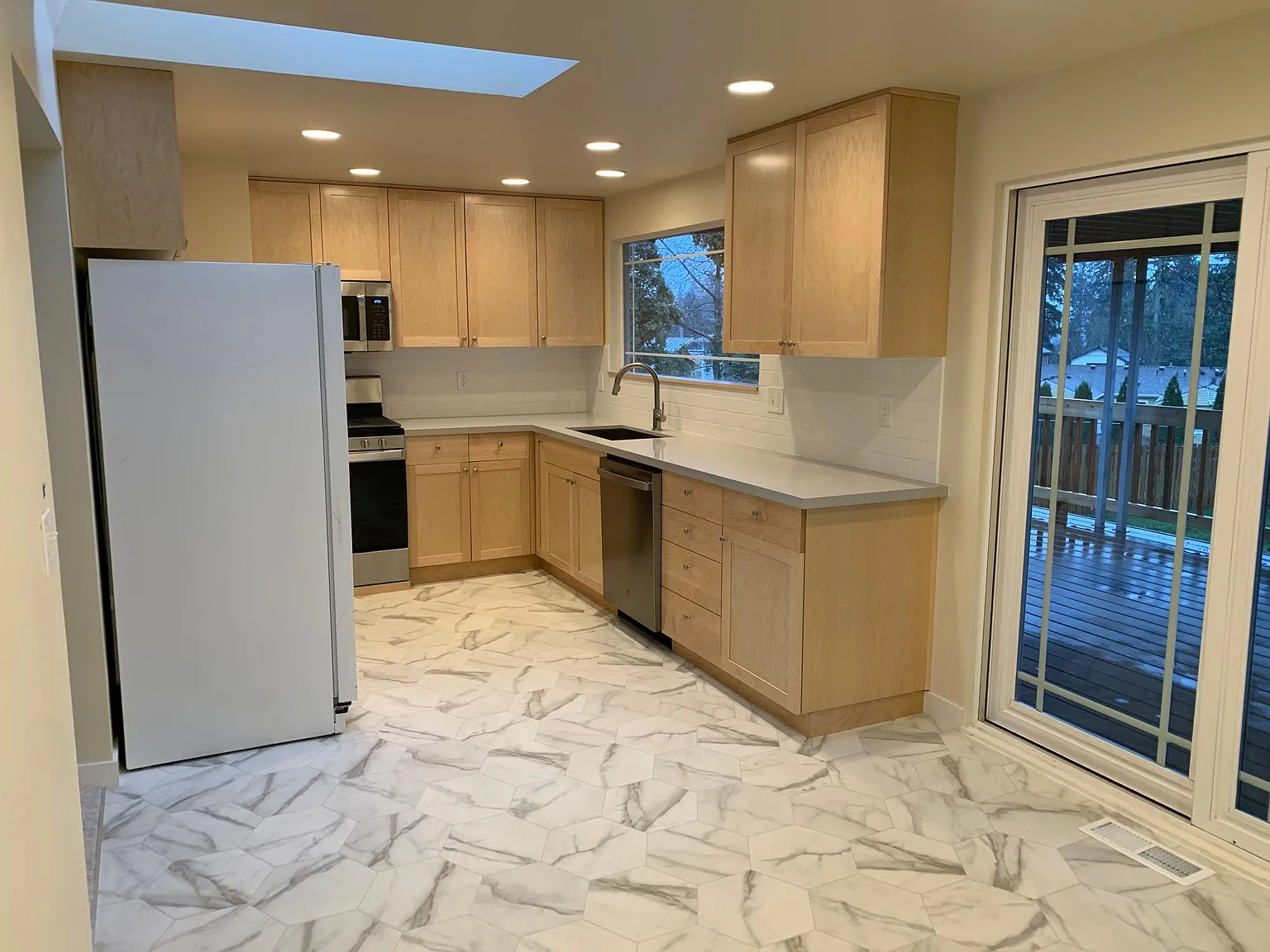 3 bed, 1042 sqft, $2,600 — Photo 3