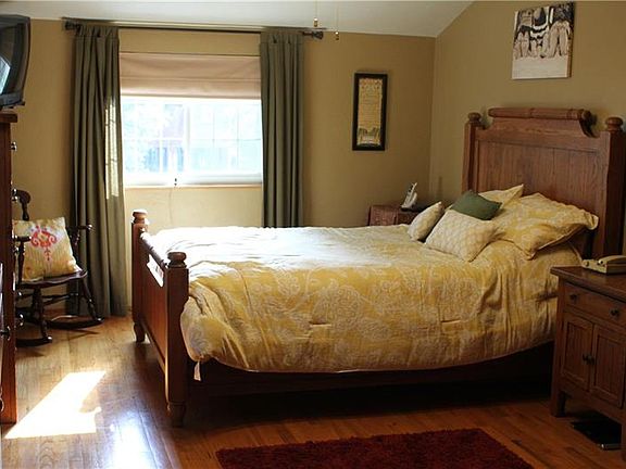2nd image of 702 Galway Dr
