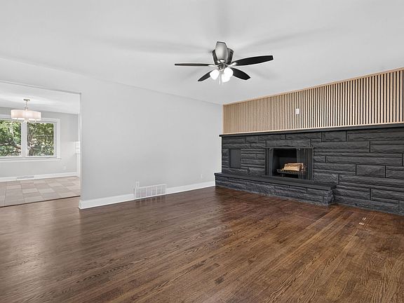 2nd image of 319 Parkshore Dr