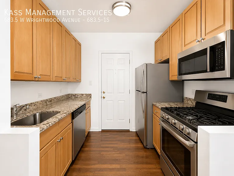 677-685.5 W Wrightwood Avenue — Photo 13