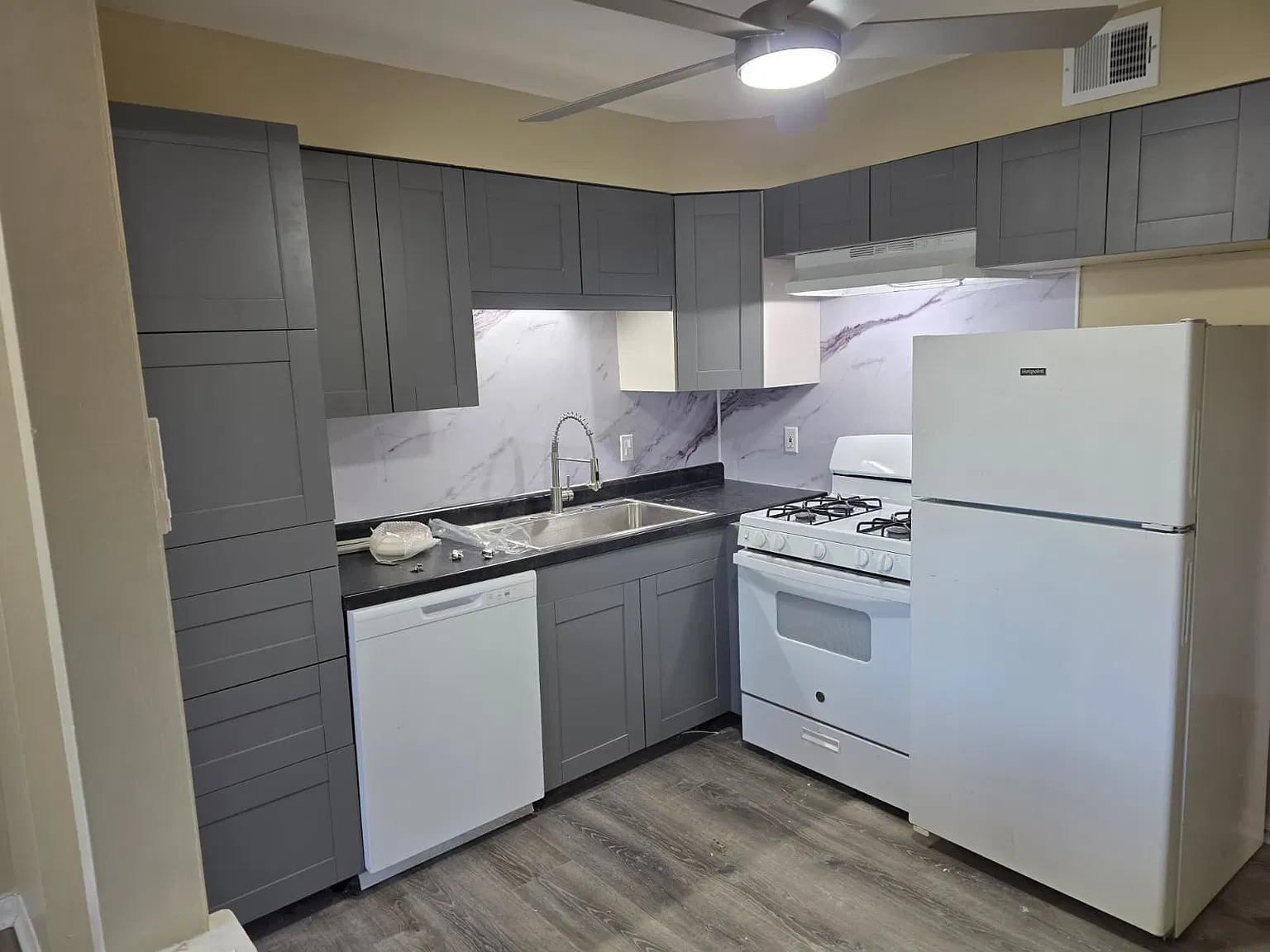 2 bed, 1055 sqft, $1,500 — Photo 3