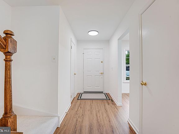 5th image of 730 Acorn Ct