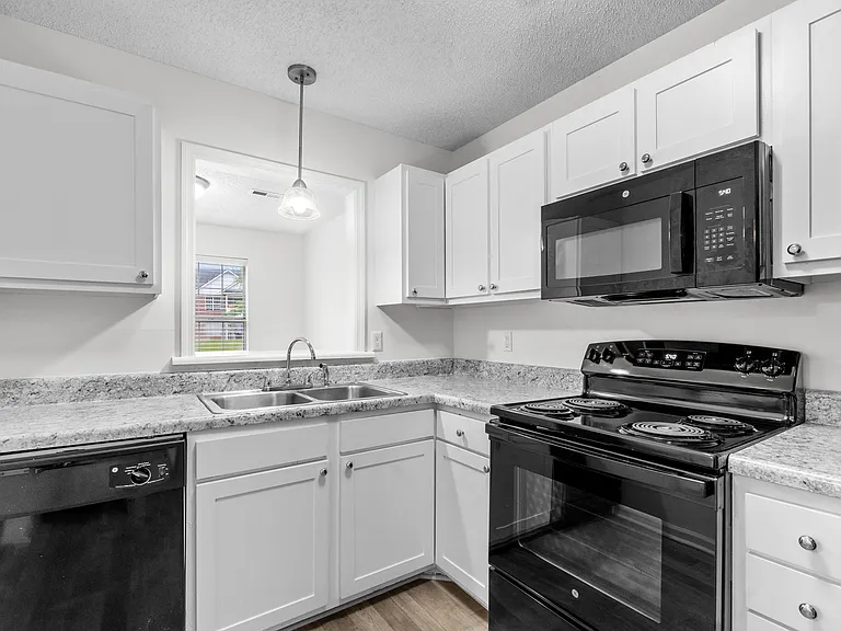 Skyside Landing Apartments — Photo 45