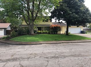 1575 Amberland Ave, Eugene, OR 97401