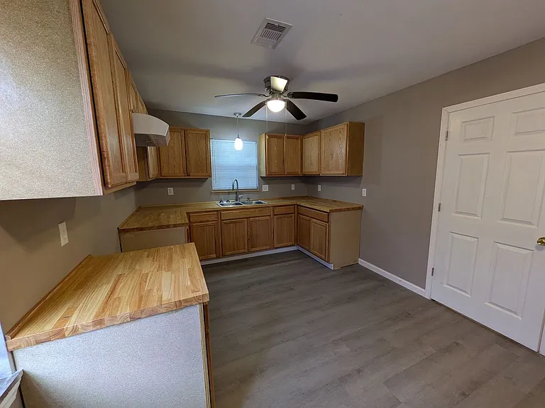 5251 Procter St — Photo 7