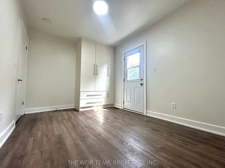35 Rushbrooke Ave #UPPER — Photo 8