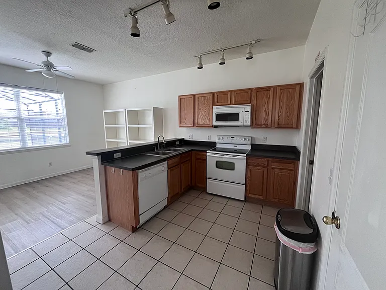 1024 Sandy Ridge Dr — Photo 8