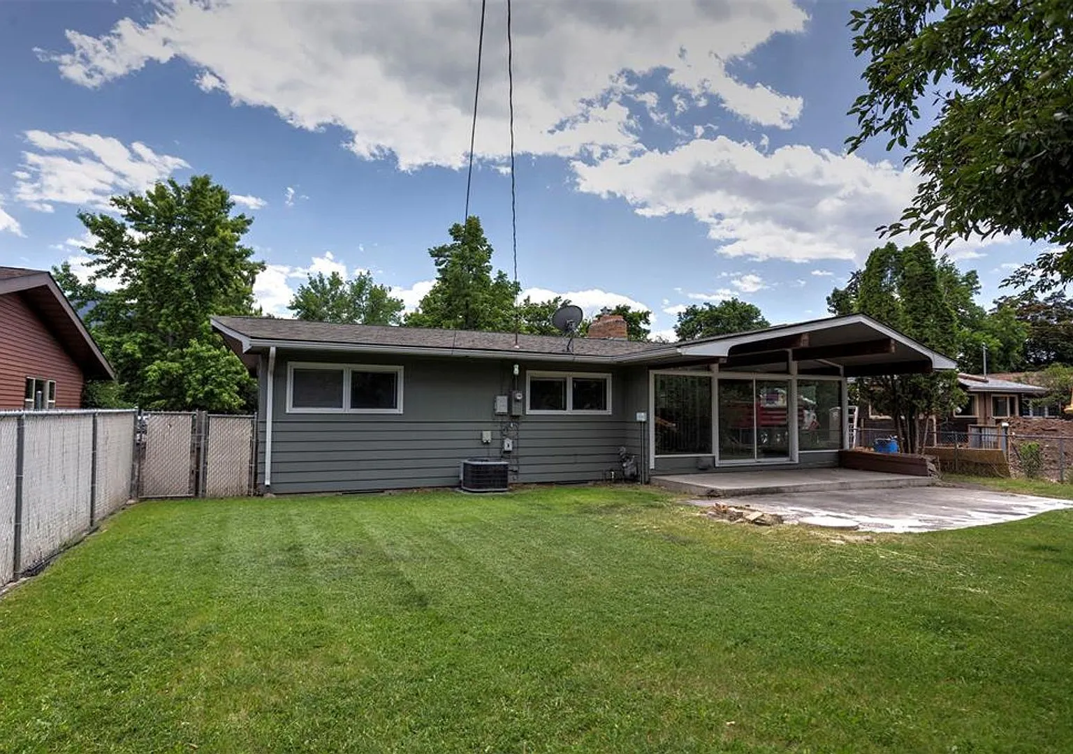University Area Home - 4 Bed - 3 Bath — Photo 3