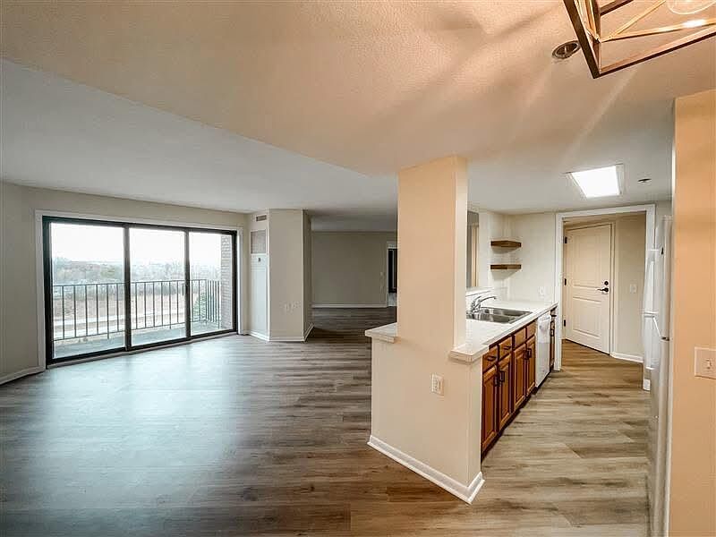 2nd image of 2200 Hamilton Dr Unit 607
