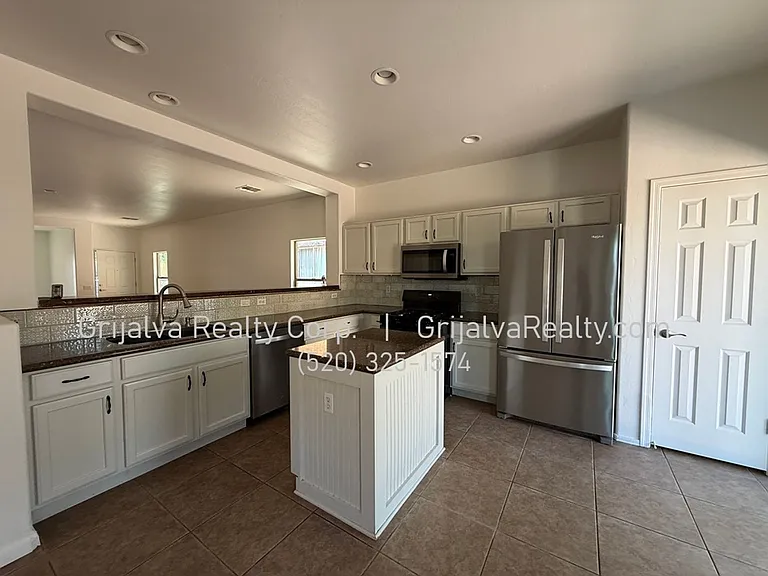 880 W Calle Valenciana — Photo 5