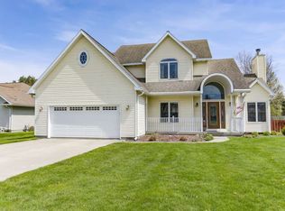 1852 Sunset Dr, Lincoln, IL