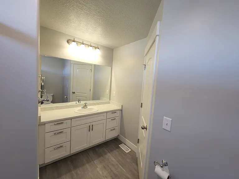 439 E Hill View Dr — Photo 52