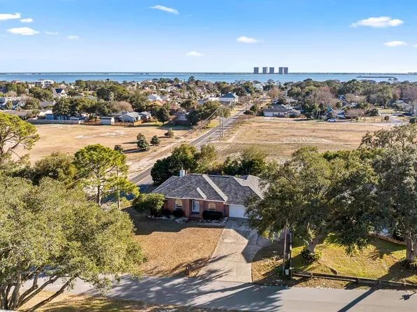 3377 Crestview Ln, Gulf Breeze, FL 32563