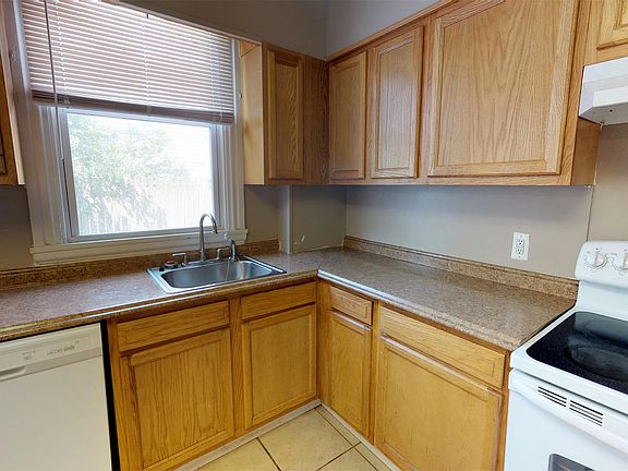 4th image of 112 Garden St #1