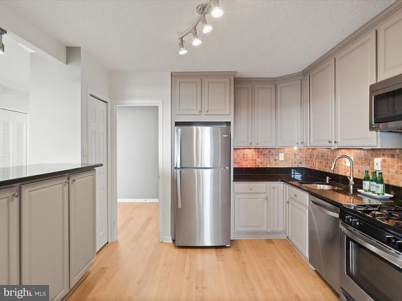 3rd image of 3705 S George Mason Dr APT 2514S