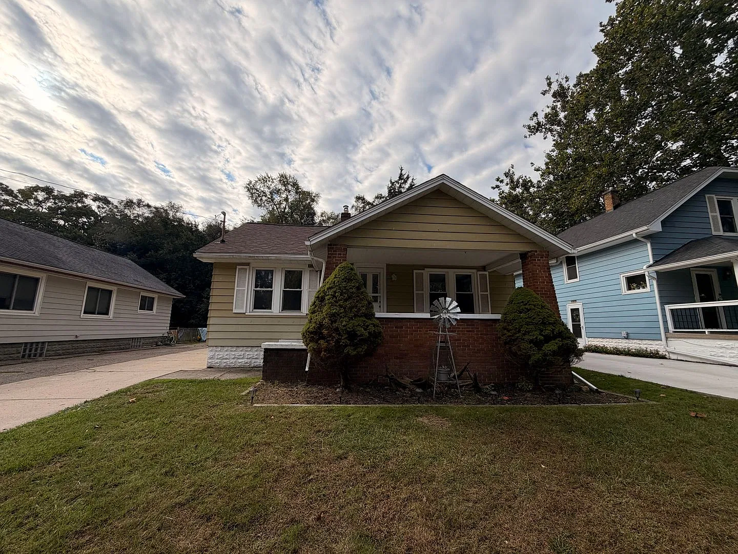 Cute 2 bedroom home on the West Side of Grand Rapids — Photo 1
