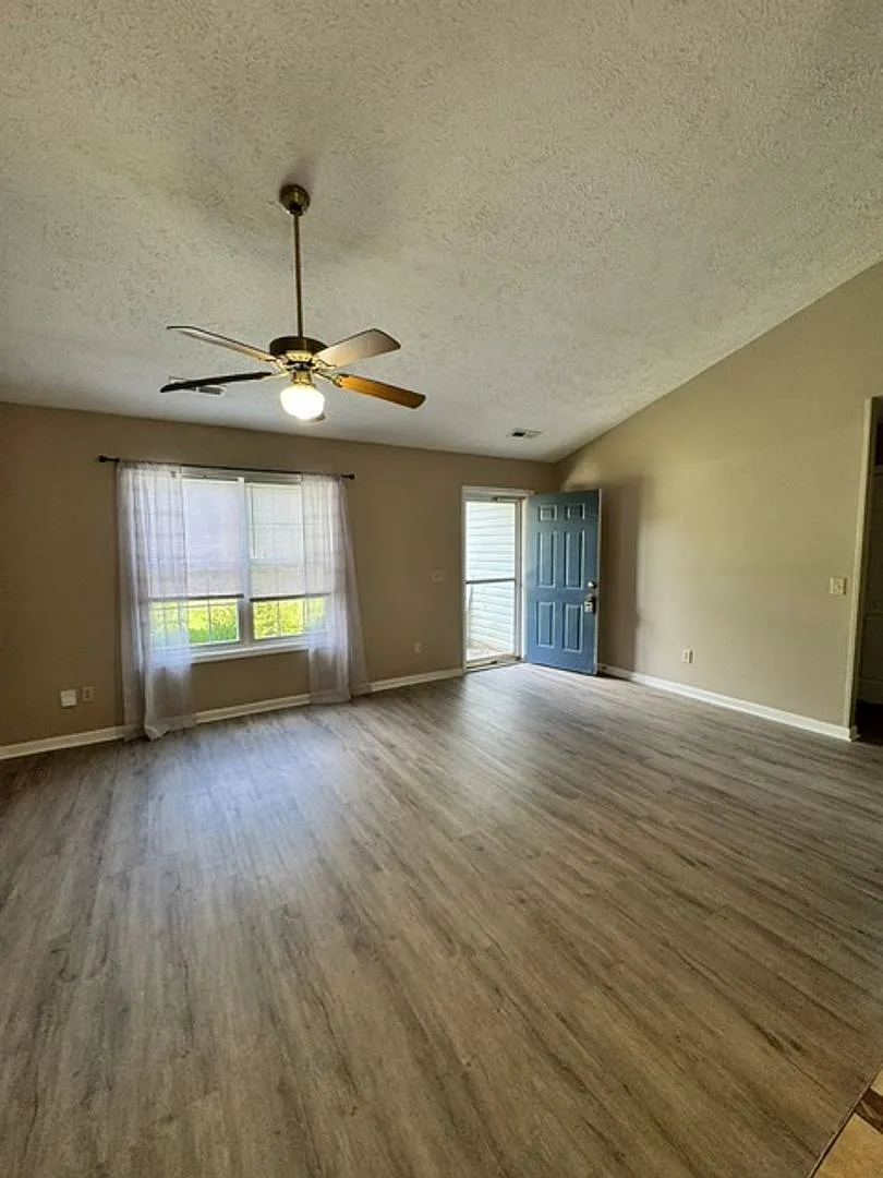 Home in Saratoga Place — Photo 3