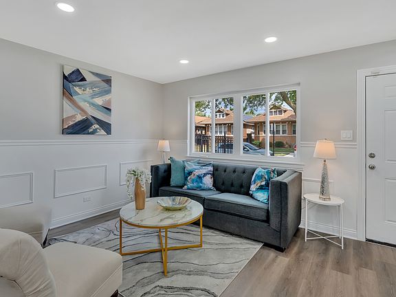 3rd image of 8016 S Blackstone Ave