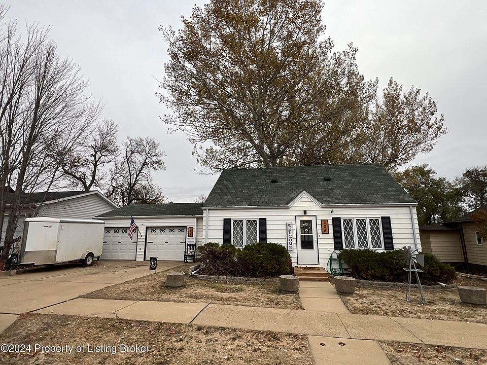 1st image of 206 3rd St NE