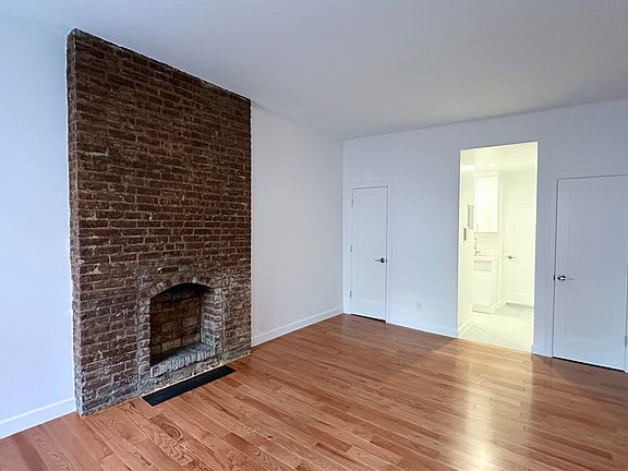 3rd image of 212 E 83rd St APT 3D
