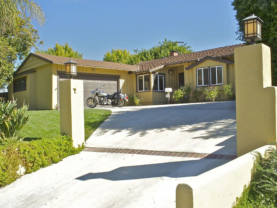 1st image of 22116 Independencia St