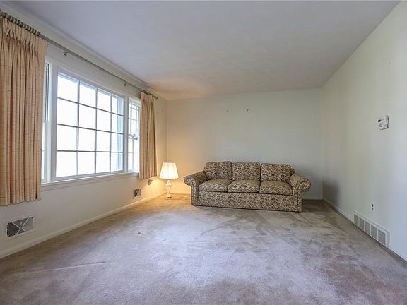 4th image of 7 Briarwood Ln