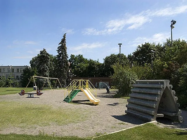 300 Saint Clair Ave W — Photo 15
