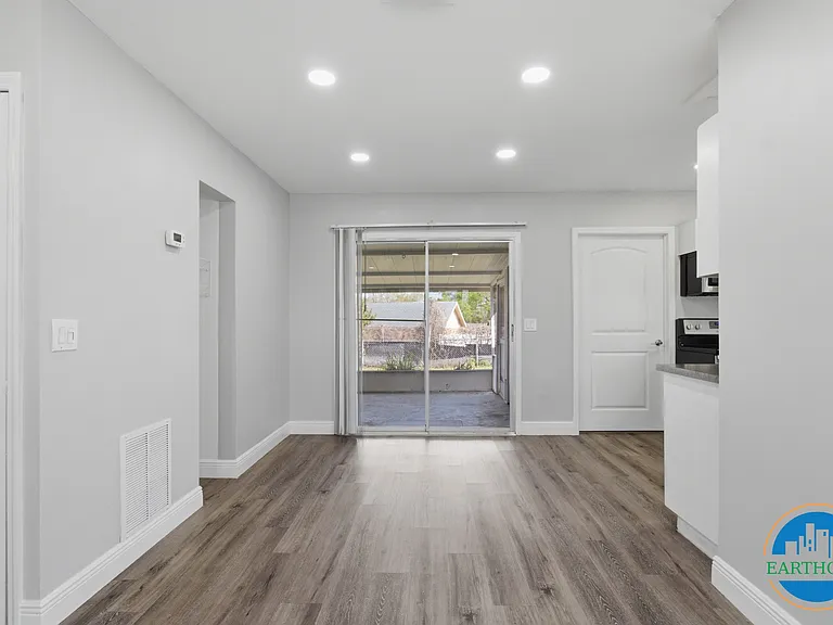 8609 Chinaberry Dr — Photo 12