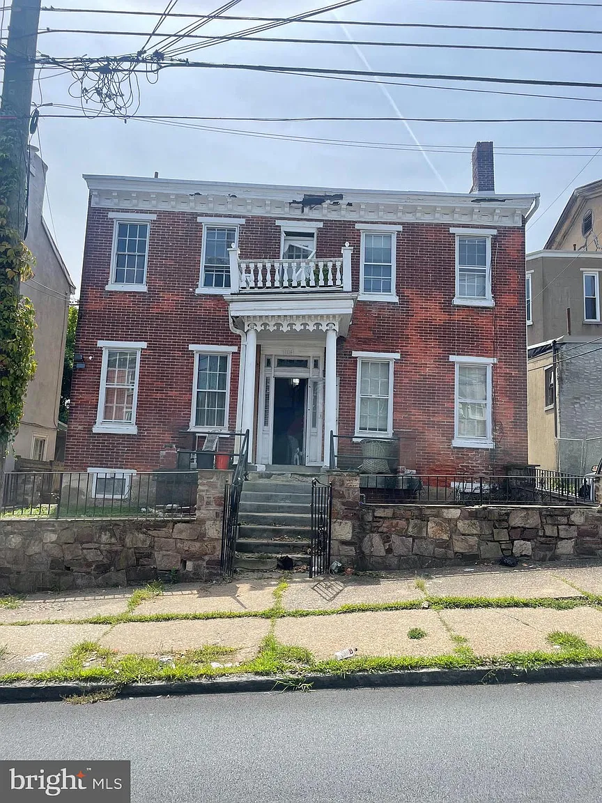 114 E Marshall St photo 1