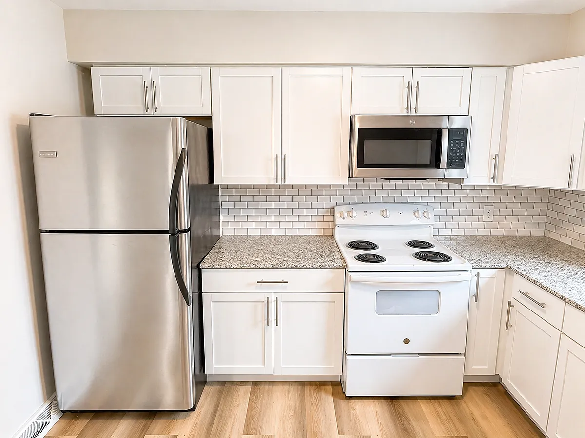 Building Photo - 204 N Morse Ave #34