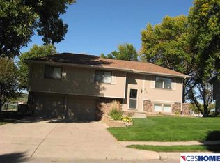 828 Gayle St, Papillion, NE 68046