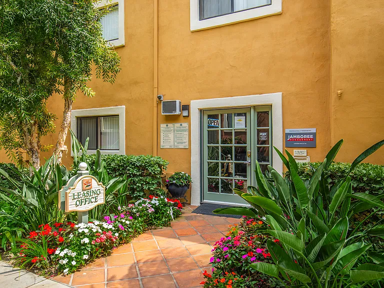 Portofino Apartments — Photo 7