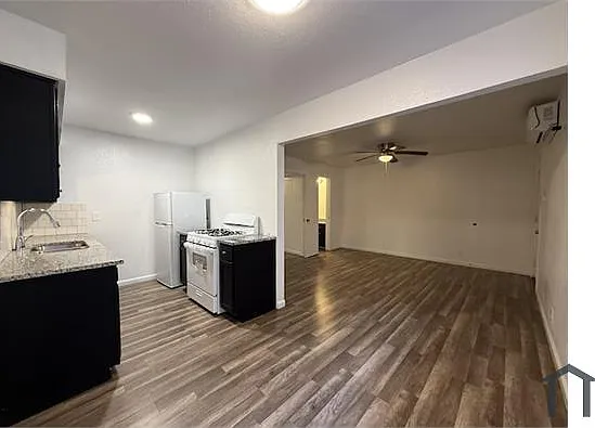 2701 Hemphill St — Photo 1