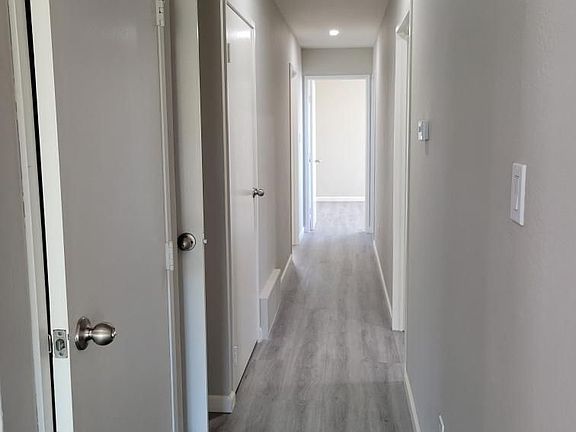 4th image of 8 Westline Dr
