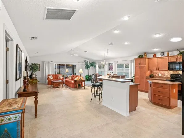 3698 ROBERTSON WAY, THE VILLAGES, FL 32163
