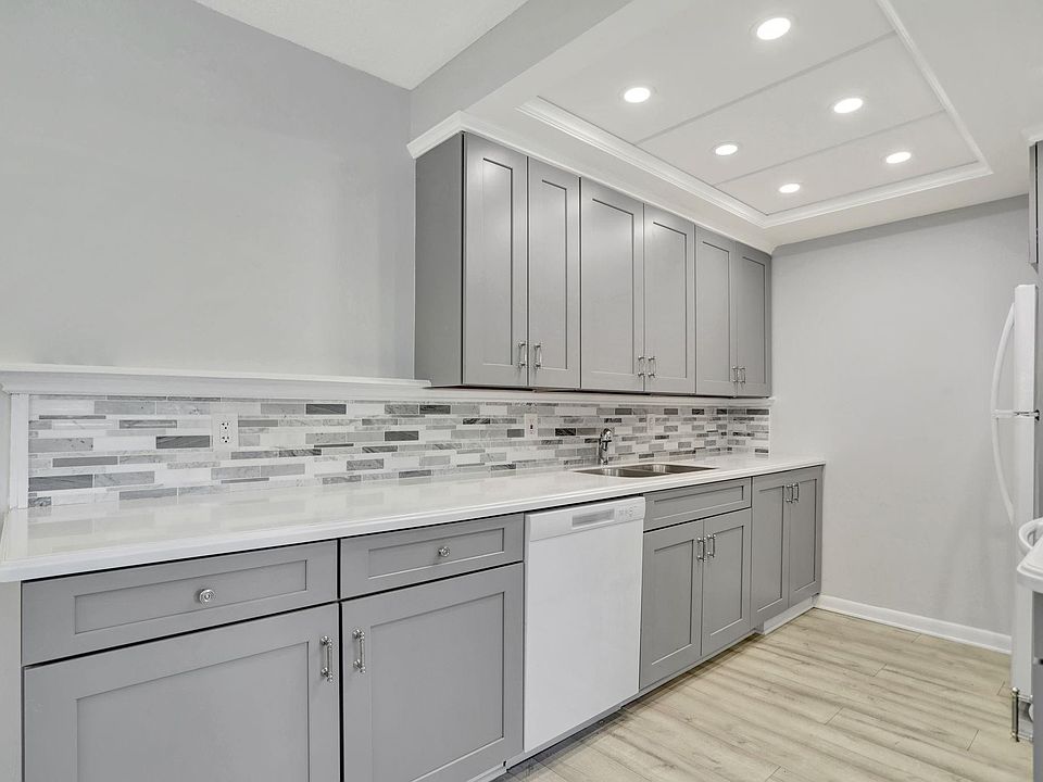 1st image of 2405 Antigua Circle #E2