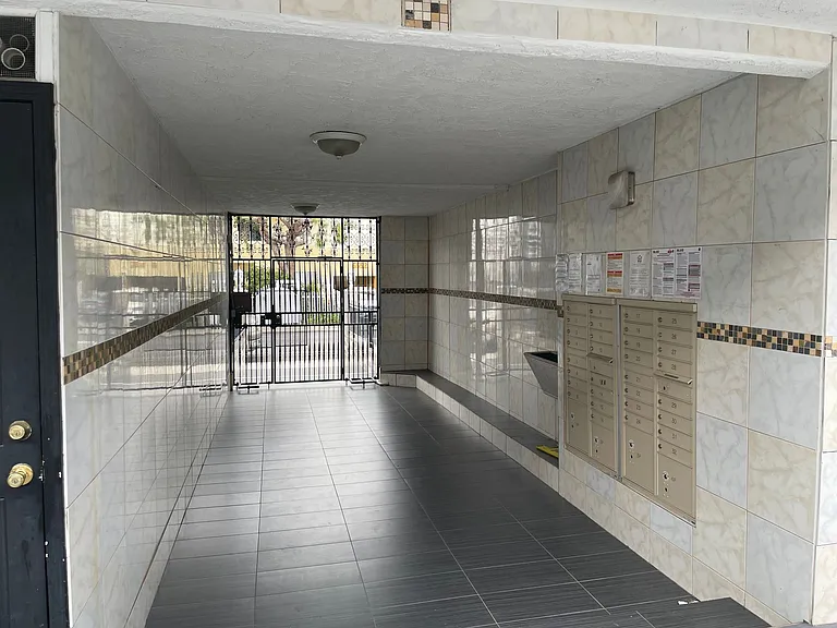 Jordan Court Apartments — Photo 11