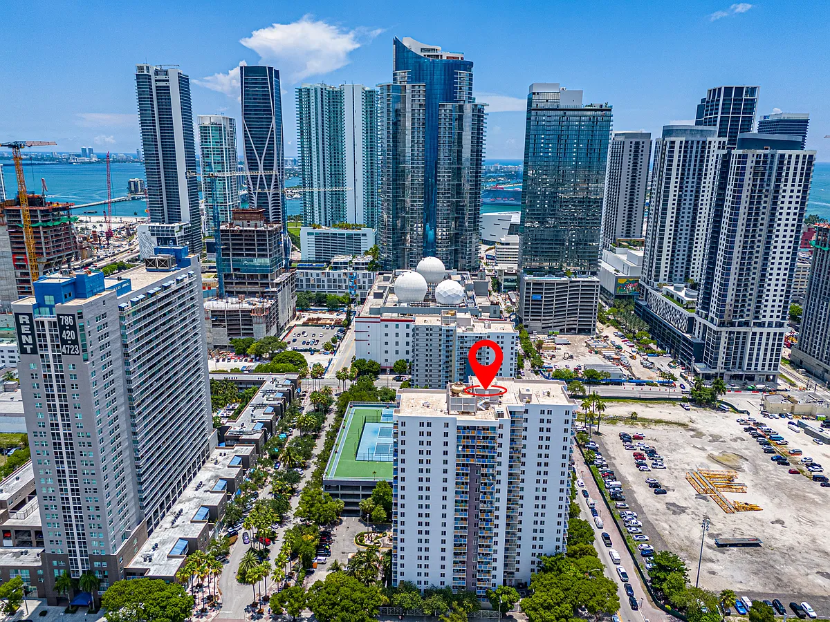 Building Photo - 800 N Miami Ave #210