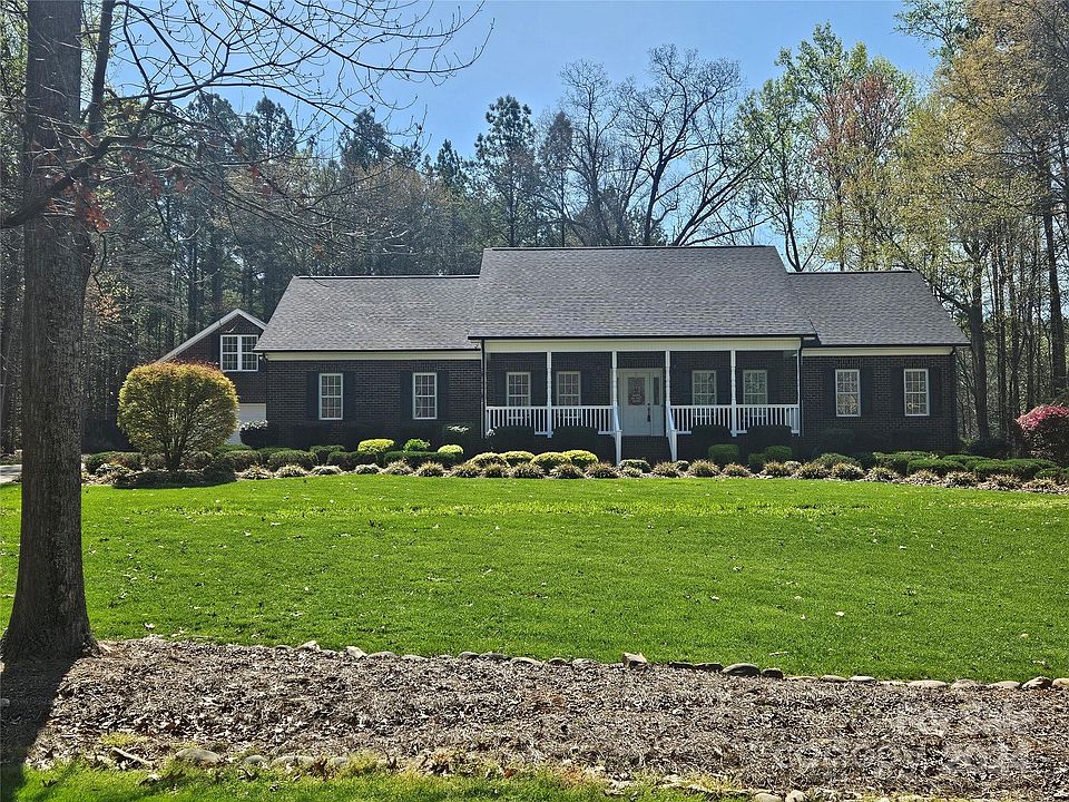 2nd image of 185 Willow Creek Dr