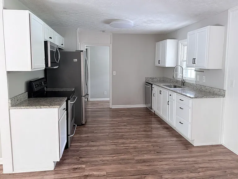 3382 Sweetwater Dr — Photo 6