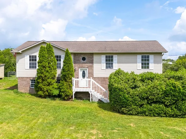 3225 Bativa Garden Ct, Sevierville, TN 37876