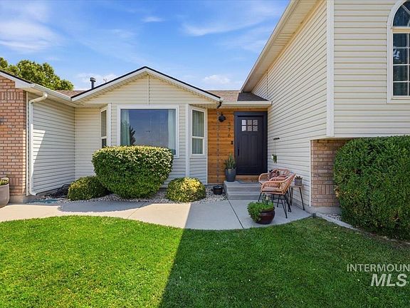 2nd image of 376 S Lodestone Ave