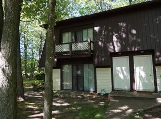 18681 W Spring Lake Rd, Spring Lake, MI 49456
