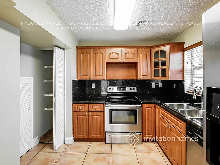 14002 SW 161st Ter — Photo 7