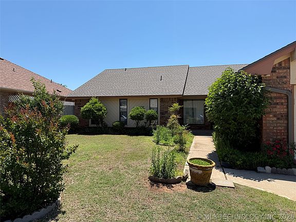 3rd image of 6212 SE 56th St