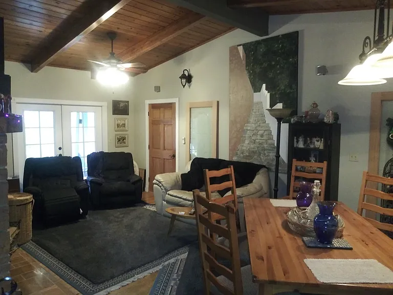 10 Roberts Ct — Photo 2