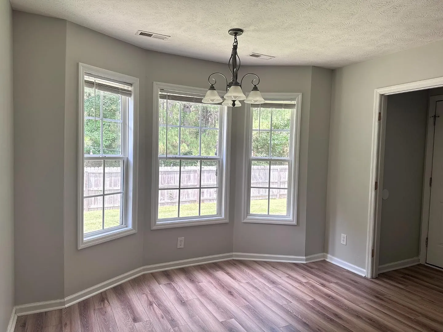 206 Van Buren Dr — Photo 4