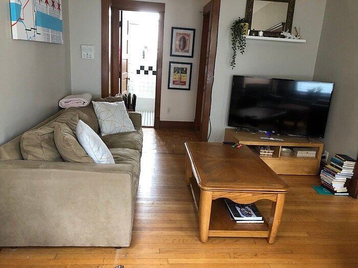 1st image of 3652 N Janssen Ave #2RT