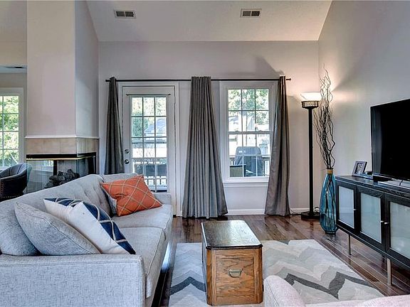 3rd image of 3920 Shady Ln